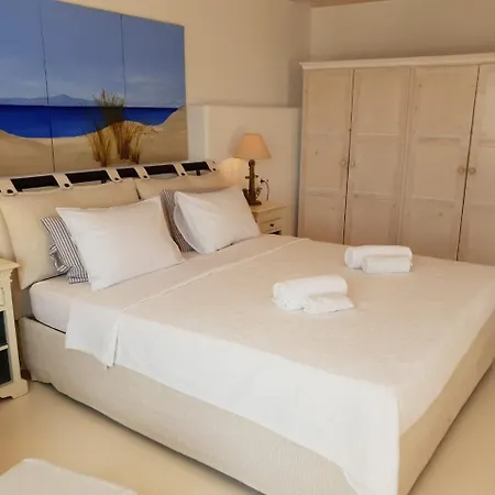 Mykonos Seaside 3br Aleomandra Gem فيلة